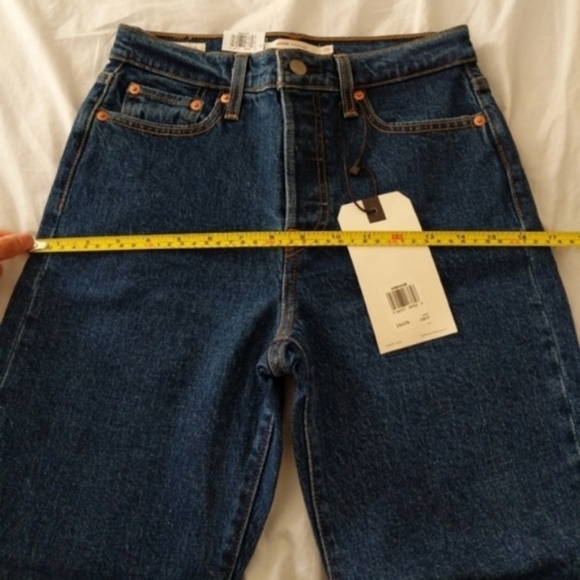 Levi's Wedgie Straight Jeans Below the Belt - Picture 6 of 10